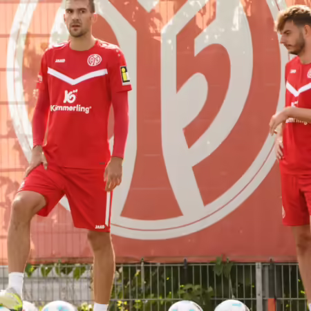 Bell und Leitsch stehen als Ersatz für Hanche-Olsen bereit