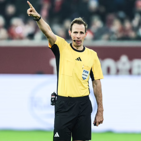 Nach zwei Jahren: Stegemann leitet wieder ein BVB-Spiel